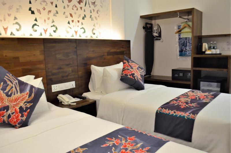 Serapi Hotel Kuching Exterior photo