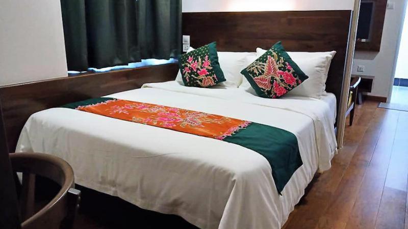 Serapi Hotel Kuching Exterior photo